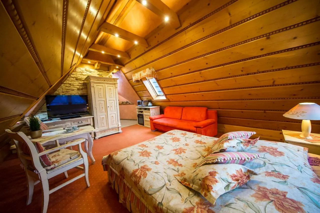 Lesny Dworek Zakopane Bed and breakfast